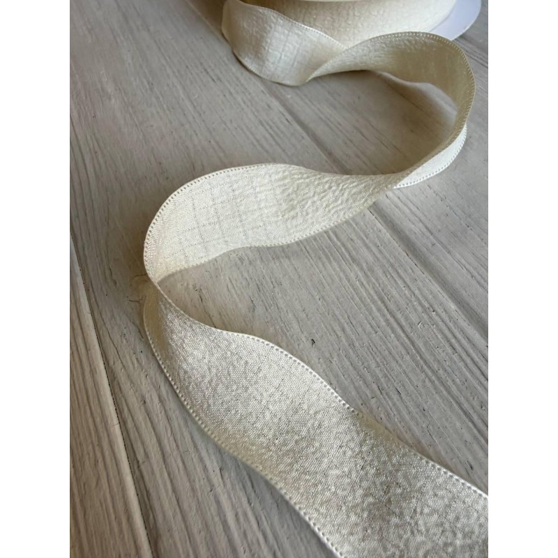 Лента  2,5 см " Волна " молочная 9 метров