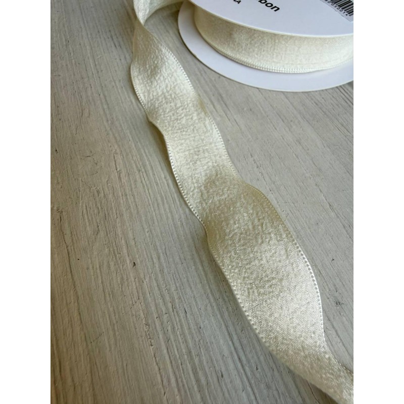 Лента  2,5 см " Волна " молочная 9 метров