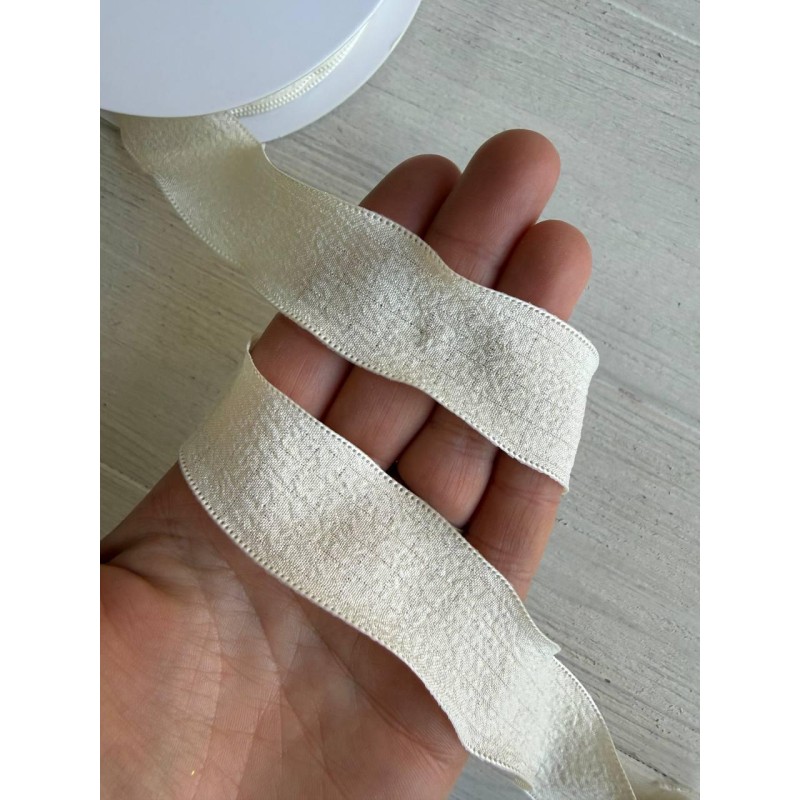 Лента  2,5 см " Волна " молочная 9 метров