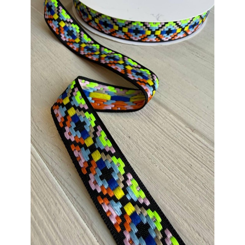 Тасьма жакардова з орнаментом " 19877 " 2,5 см ,  22.5 метри