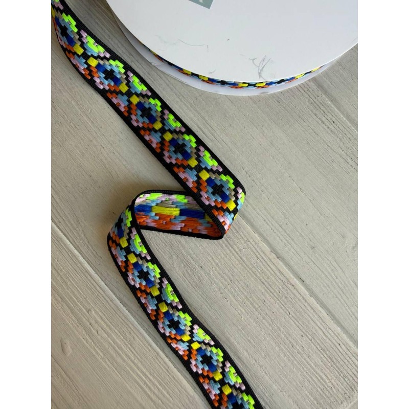 Тасьма жакардова з орнаментом " 19877 " 2,5 см ,  22.5 метри