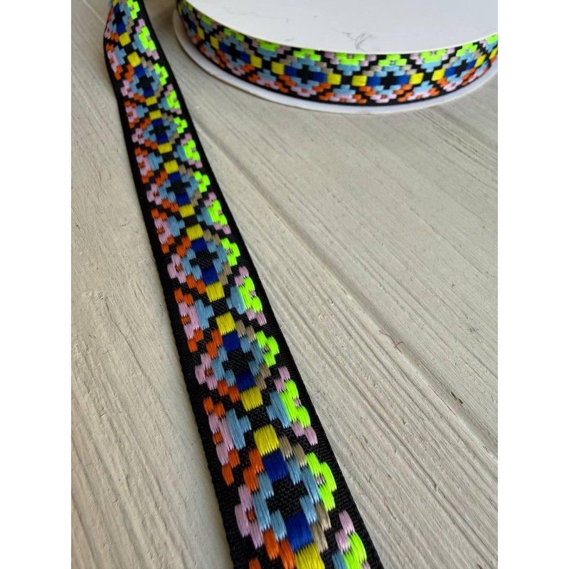 Тасьма жакардова з орнаментом " 19877 " 2,5 см ,  22.5 метри