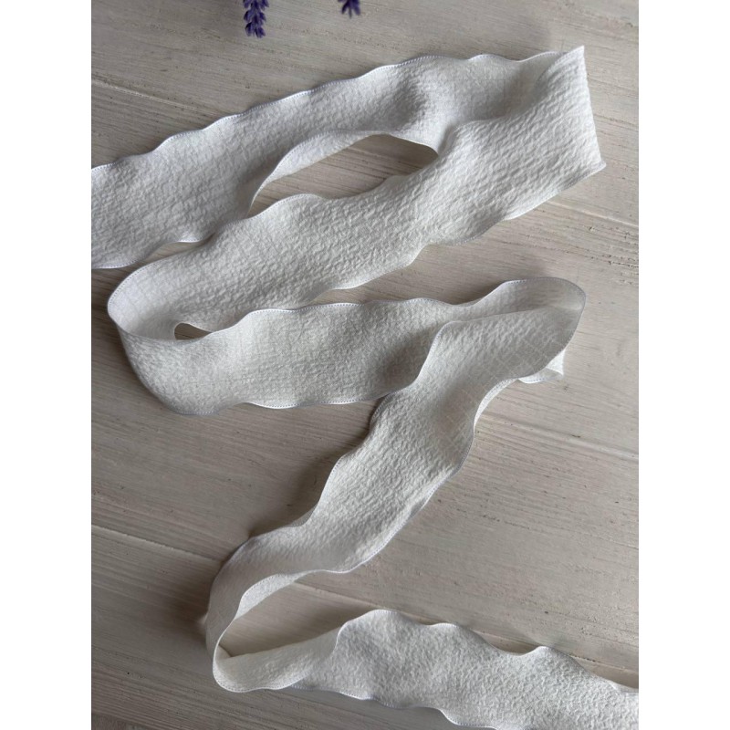 Стрічка  4 см " Хвиля " біла 9 метрів