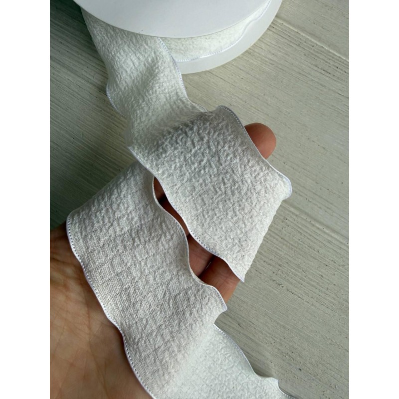 Стрічка  4 см " Хвиля " біла 9 метрів