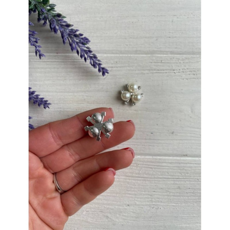 Серединка  " Цветочек тройной  " серебро 10 шт