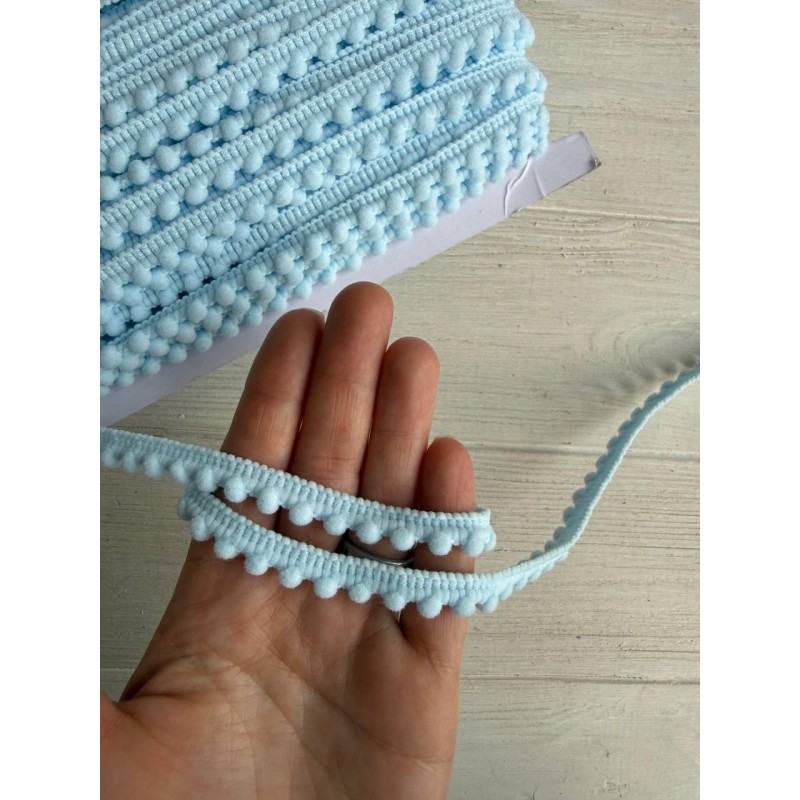 Тесьма  " Мелкие помпоны " пастельно голубая 22,5 метра