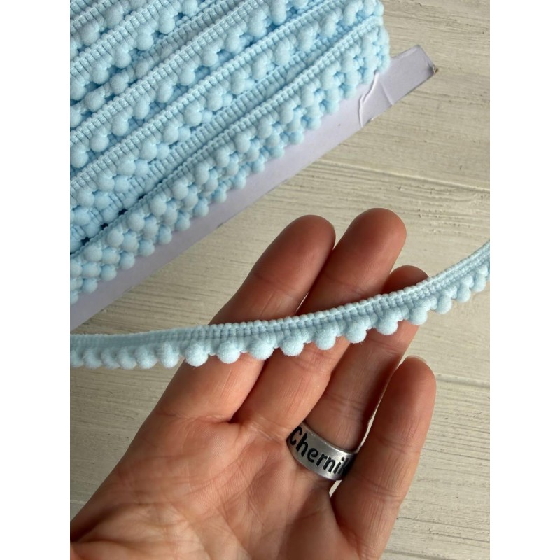 Тесьма  " Мелкие помпоны " пастельно голубая 22,5 метра