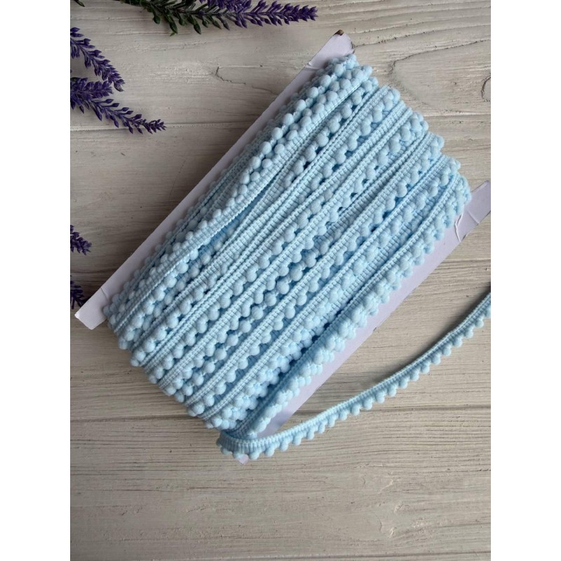 Тесьма  " Мелкие помпоны " пастельно голубая 22,5 метра