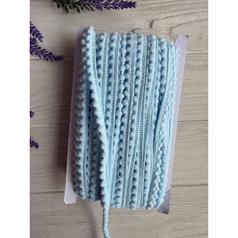 Тесьма  " Мелкие помпоны " пастельно голубая 22,5 метра