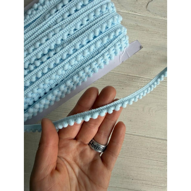 Тесьма  " Мелкие помпоны " пастельно голубая 22,5 метра