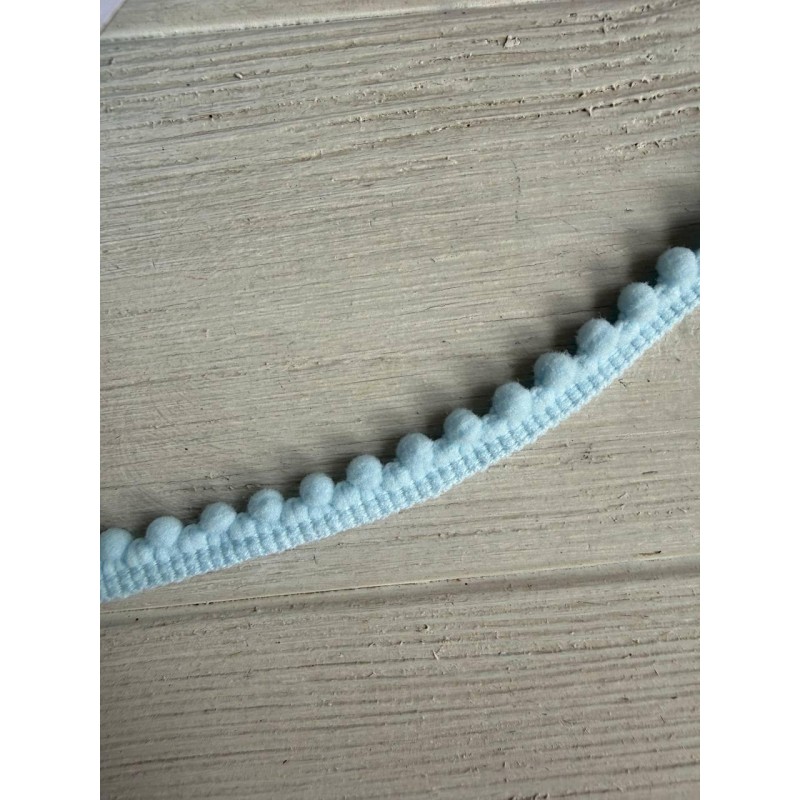 Тесьма  " Мелкие помпоны " пастельно голубая 22,5 метра