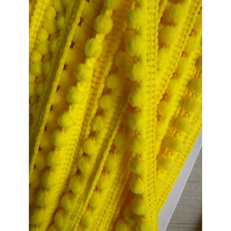 Тесьма " Мелкие помпоны " желтая 22,5 метра