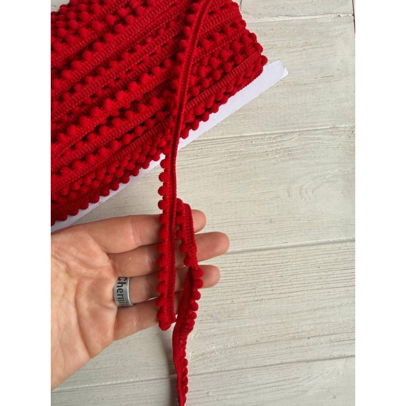 Тесьма  " Мелкие помпоны " темно красная 22,5 метра