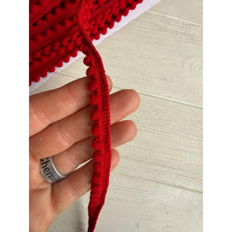 Тесьма  " Мелкие помпоны " темно красная 22,5 метра