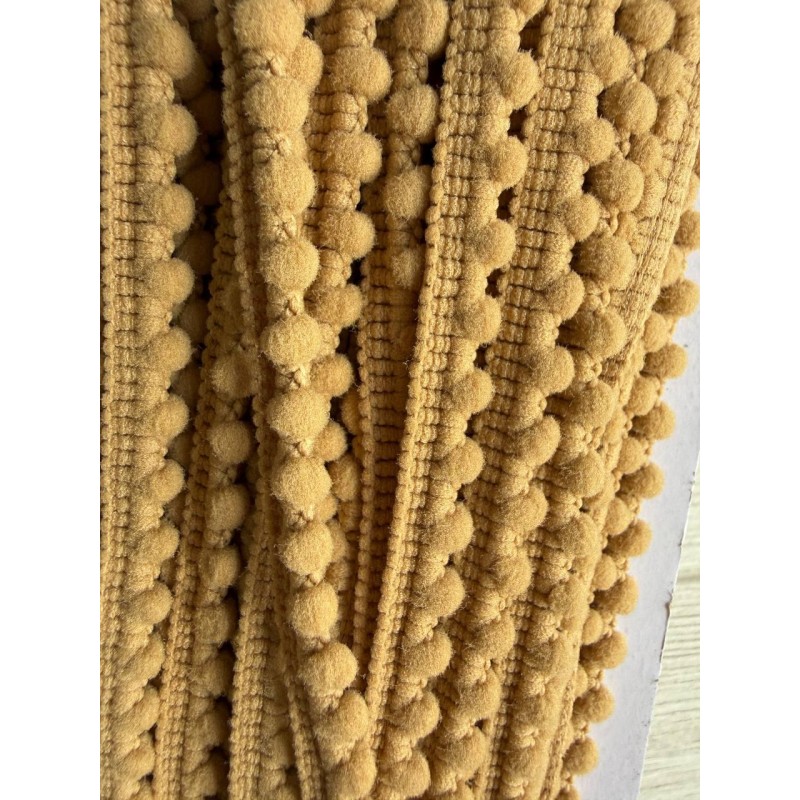 Тесьма  " Мелкие помпоны " коричневая 22,5 метра