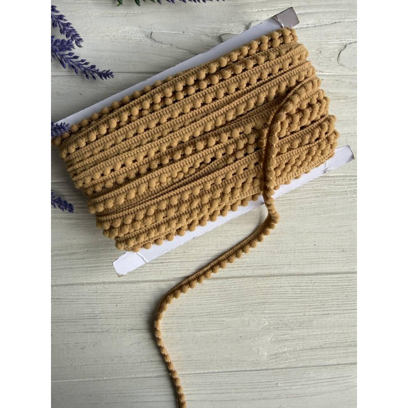 Тесьма  " Мелкие помпоны " коричневая 22,5 метра