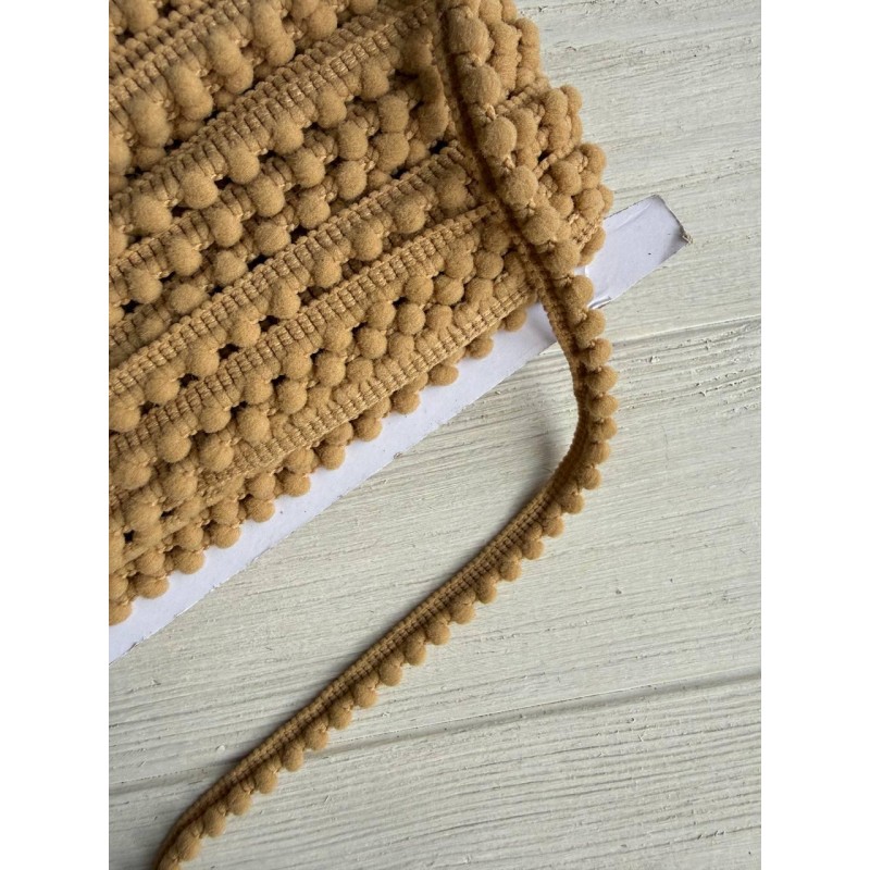 Тесьма  " Мелкие помпоны " коричневая 22,5 метра