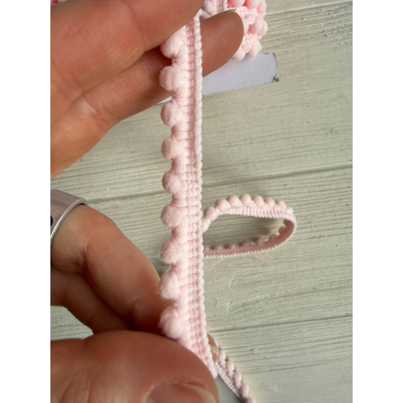 Тесьма " Мелкие помпоны " бледно розовая  22,5 метра