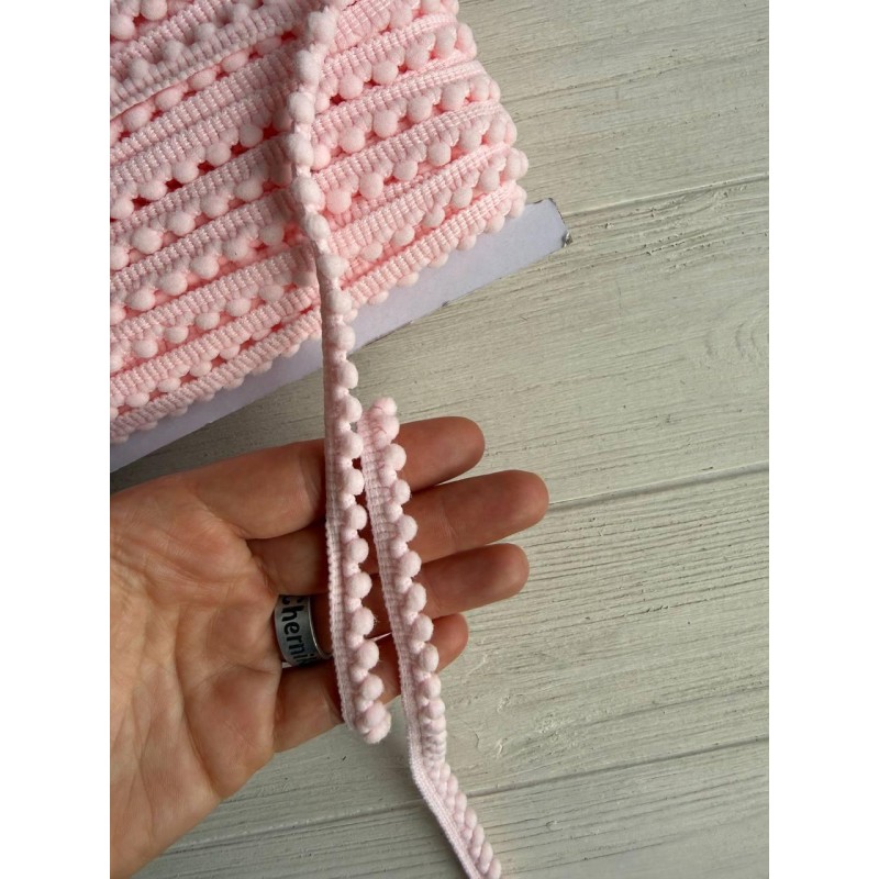 Тесьма " Мелкие помпоны " бледно розовая  22,5 метра