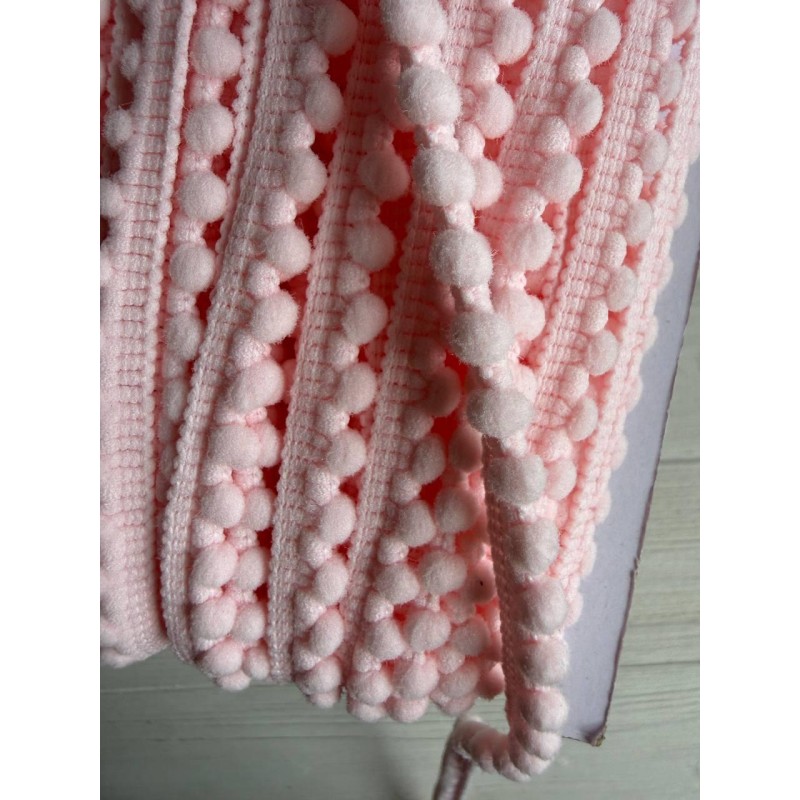 Тесьма " Мелкие помпоны " бледно розовая  22,5 метра