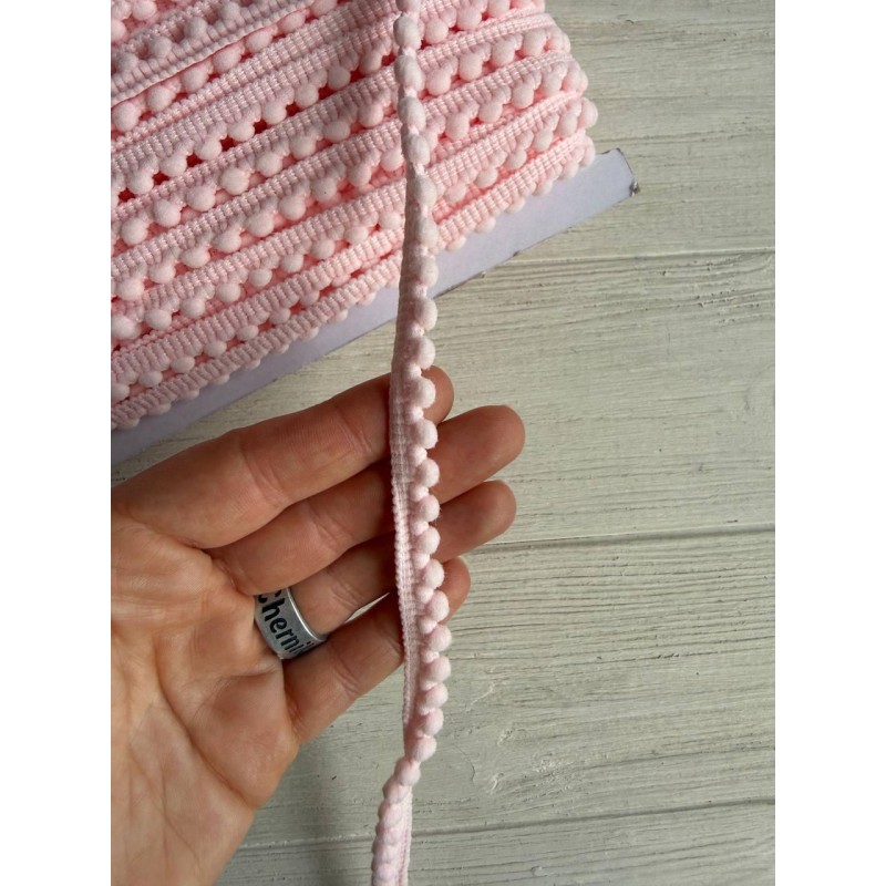 Тесьма " Мелкие помпоны " бледно розовая  22,5 метра
