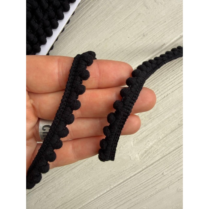 Тесьма  " Мелкие помпоны " черная 22,5 метра