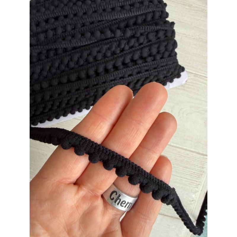 Тесьма  " Мелкие помпоны " черная 22,5 метра