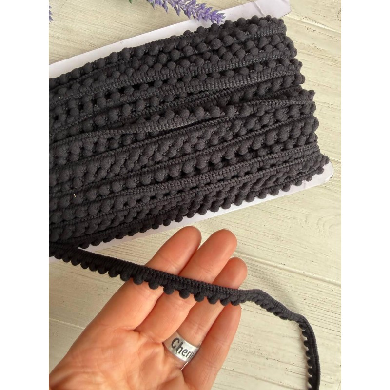 Тесьма  " Мелкие помпоны " черная 22,5 метра