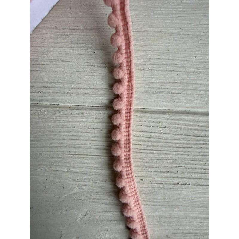 Тесьма  " Мелкие помпоны " пудра 22,5 метра