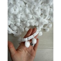 Тесьма с крупными помпонами " 15002 " белая  18 метров