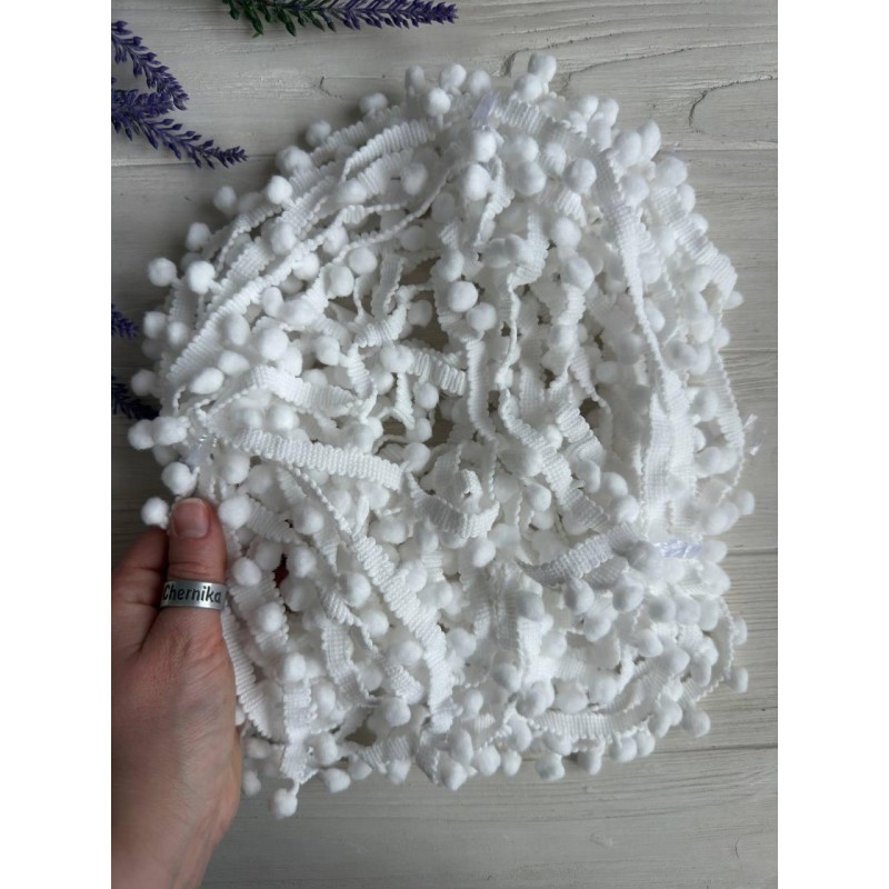 Тесьма с помпонами " 15001 " белая  18 метров