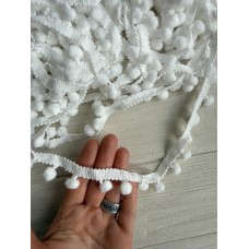 Тесьма с помпонами " 15001 " белая  18 метров