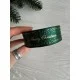 Атлас " Merry Christmas  со звездами  "  2,5 см  темно зеленый       рулон 22.5 метра